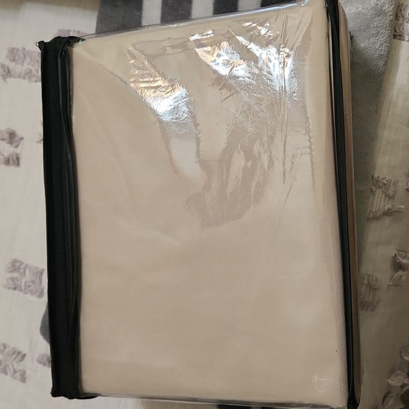 NWT, Split King London Fog Luxury Khaki Sheet Set